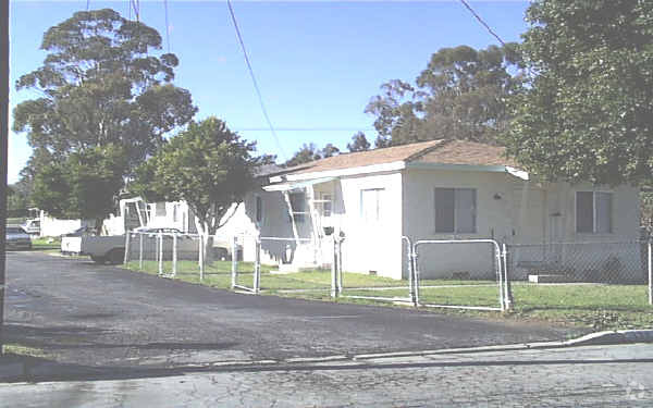 Building Photo - Santa Paula Apartments