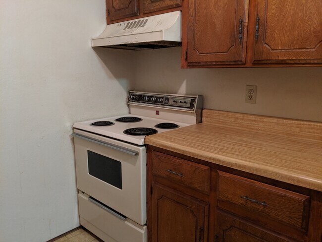 Building Photo - 6013 S McKinley Ave