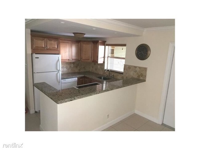 Foto del edificio - 2400 NE 10th St