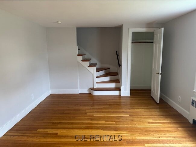 Building Photo - 161 Hunnewell St