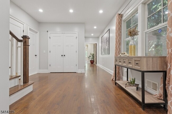 Building Photo - 61 Mechanic St