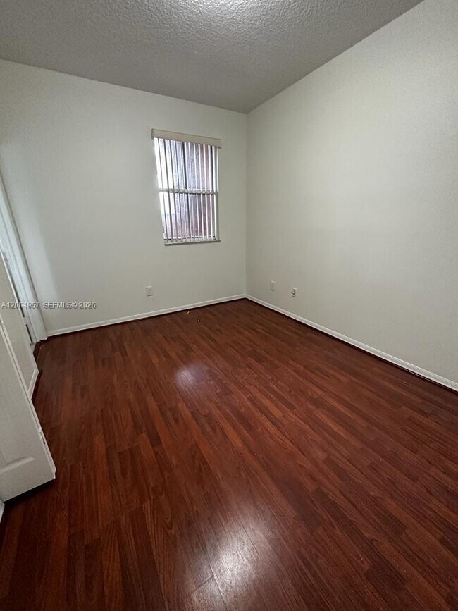 Foto del edificio - 3070 Red Mangrove Ln S