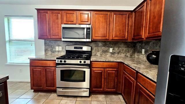 Foto del edificio - 9324 Warren Dr