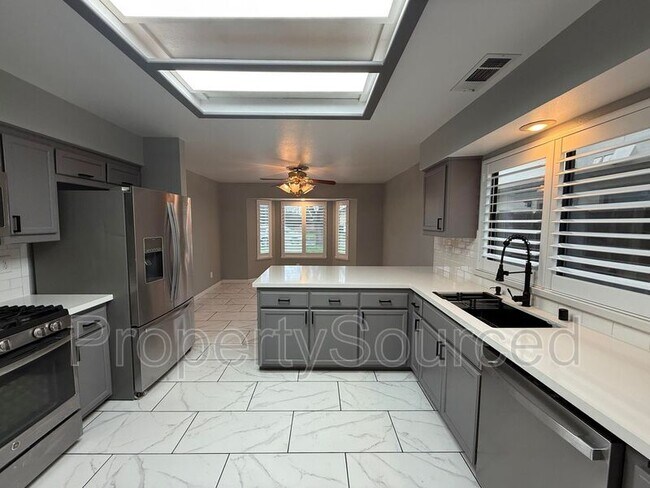 Foto del edificio - 428 Phoenix Ave