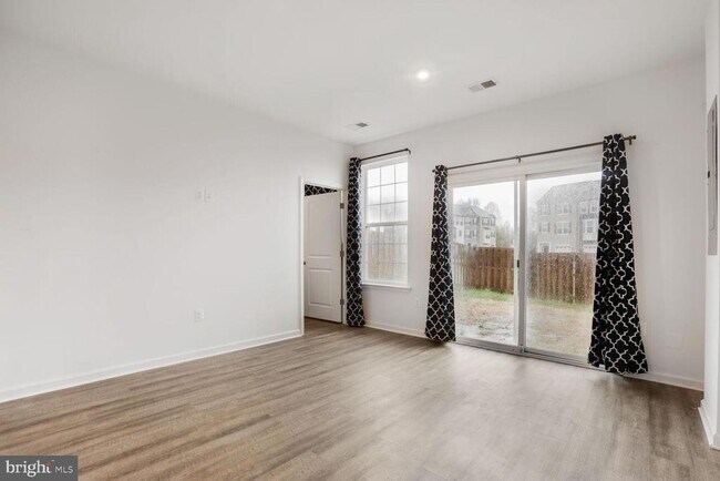 Foto del edificio - 2323 Champions Wy