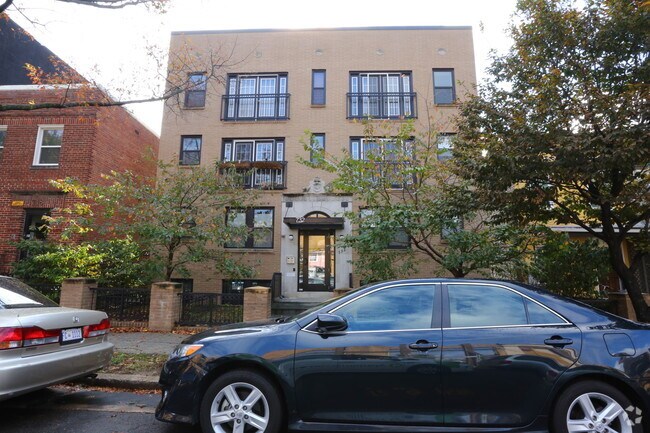 Foto del edificio - 732 Lamont St NW