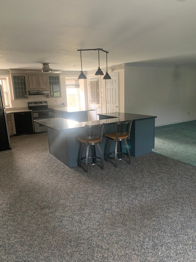 Building Photo - 104A Cesare Dr