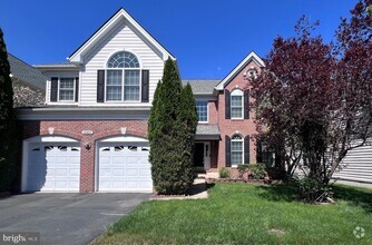 Building Photo - 42464 Unicorn Dr