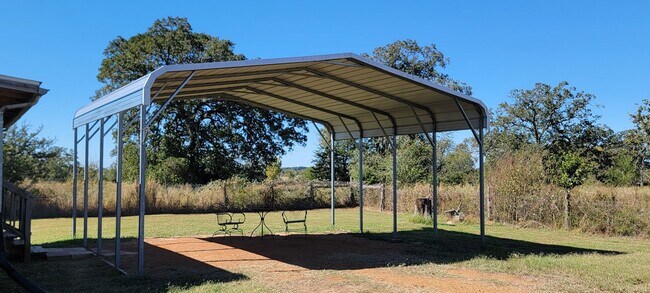 Foto del edificio - 2/1 Farmhouse in Smithville TX