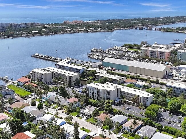 Foto del edificio - 890 Federal Hwy