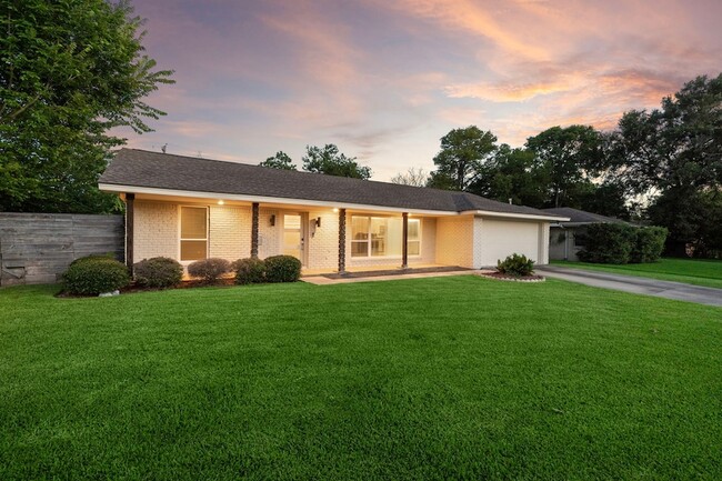 Building Photo - 10910 Chimney Rock Rd