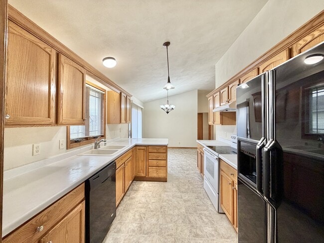 Building Photo - 2402 Stonefield Ln