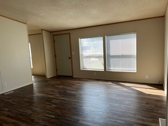 Foto del edificio - 3 bedroom 2 bathroom Modular Home in Babcock Vista!