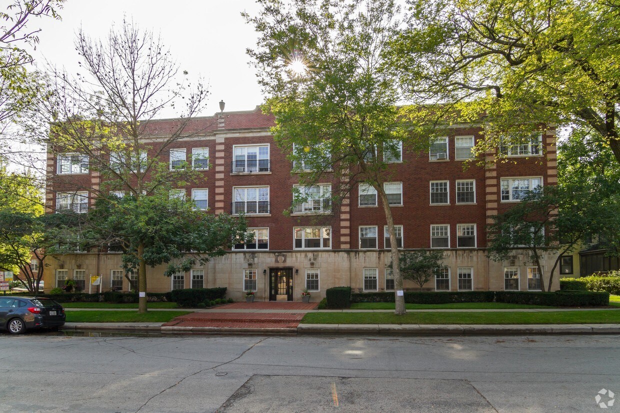1000 Hinman Apartments in Evanston, IL