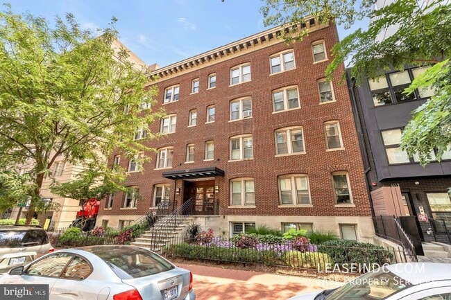 Building Photo - 1121 24th St NW