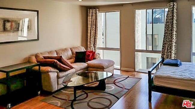 Foto del edificio - 800 W 1st St