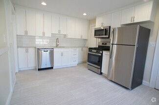 Building Photo - 425 Newport Ave