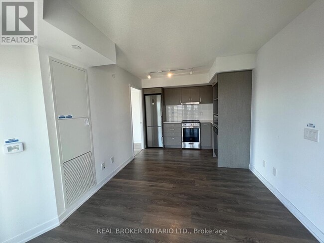 Building Photo - 219 Dundas St E