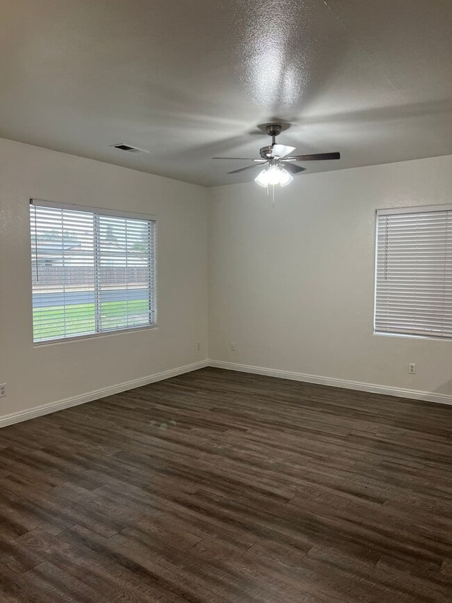 Foto del edificio - 1548 N Valencia Ct