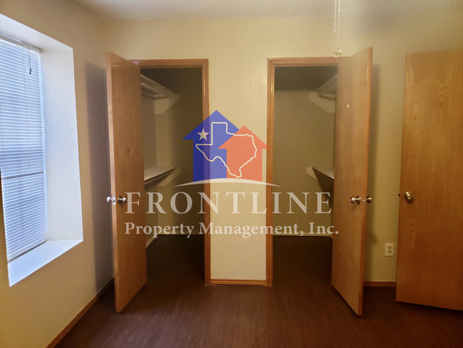 Building Photo - 413 Asbury Dr