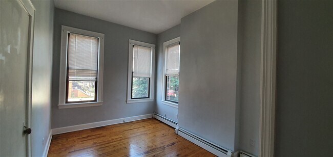Building Photo - 472 Jersey Ave