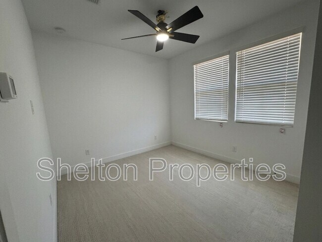 Building Photo - 10213 W Fairmount Ave