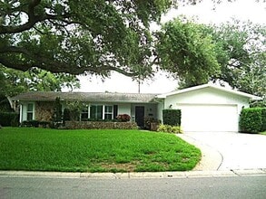 Building Photo - 1 Eastwood Ln