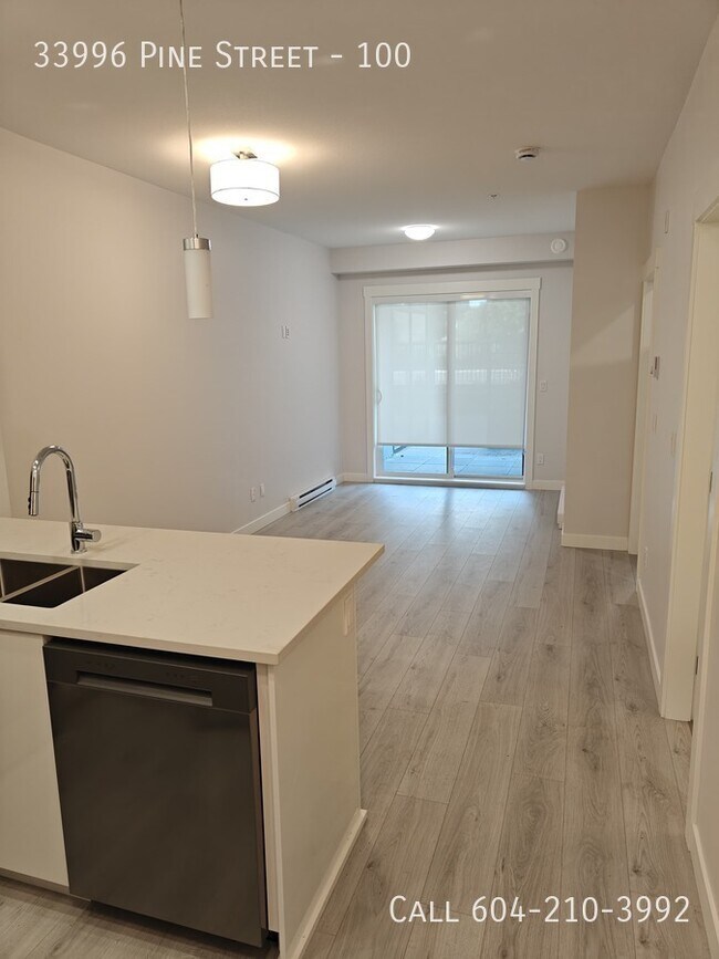 Building Photo - Brand New Condo With Two Parking