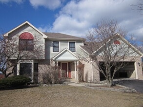 Building Photo - 3690 Baybrook Dr