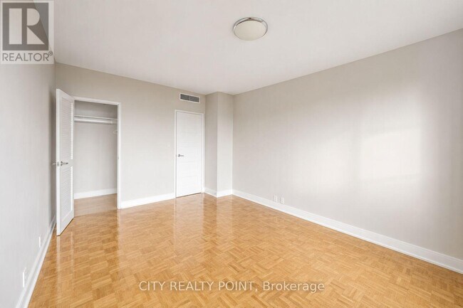 Building Photo - 9 Deer Park Crescent