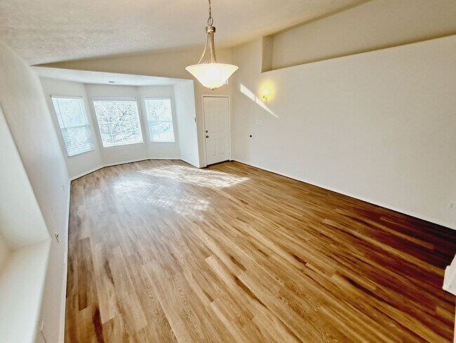Foto del edificio - 4  bed, 2 bath 1,800 sq ft in the Huning R...