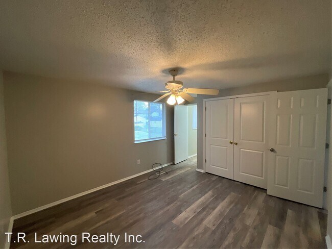Building Photo - 4 br, 2.5 bath House - 3220 Berrybush Court