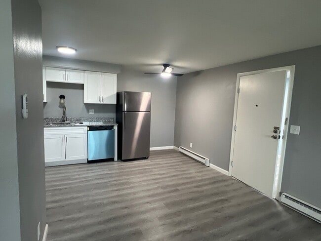 Building Photo - 4644 Burkhardt Ave
