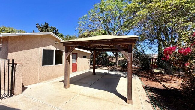 Building Photo - 370 Las Flores Dr