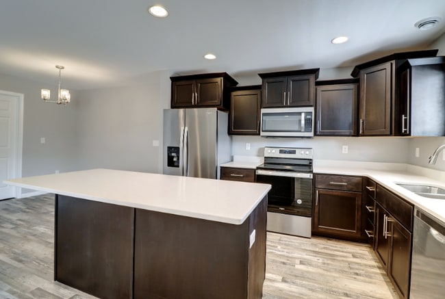 Building Photo - 3338 6th Way E
