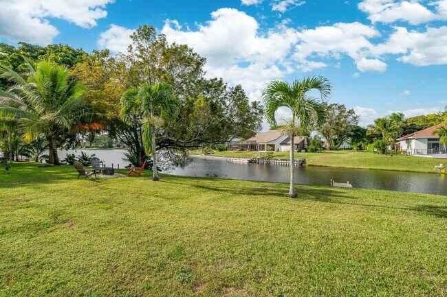 Foto del edificio - 12775 Guilford Cir