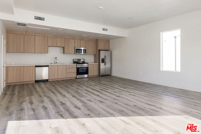 Building Photo - 3208 Verdugo Rd