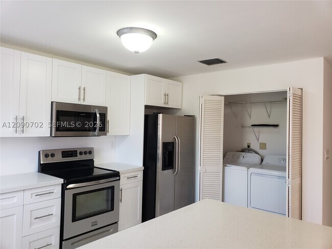 Foto del edificio - 6440 SW 130th Ave