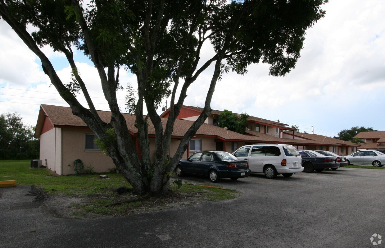 Building Photo - 1039 Beneva Rd