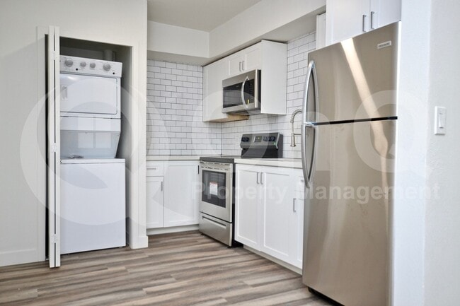 Building Photo - 312 N Hartford St
