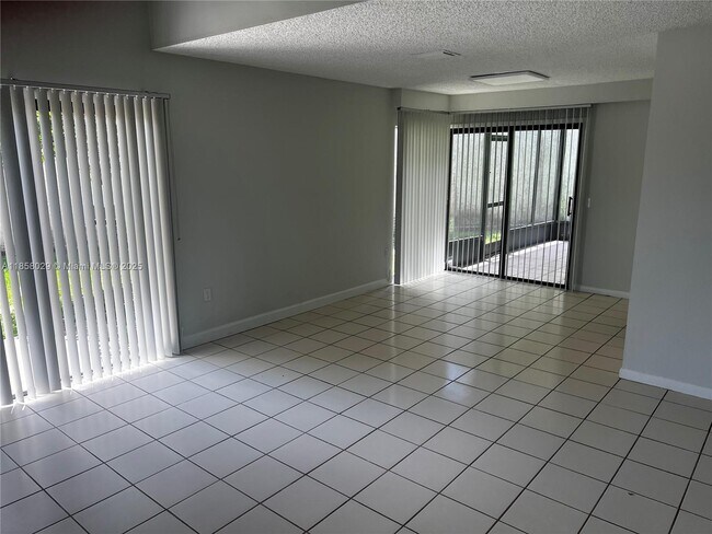 Building Photo - 10422 SW 148th Ave Dr