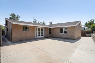 Building Photo - 5288 Manhasset Dr