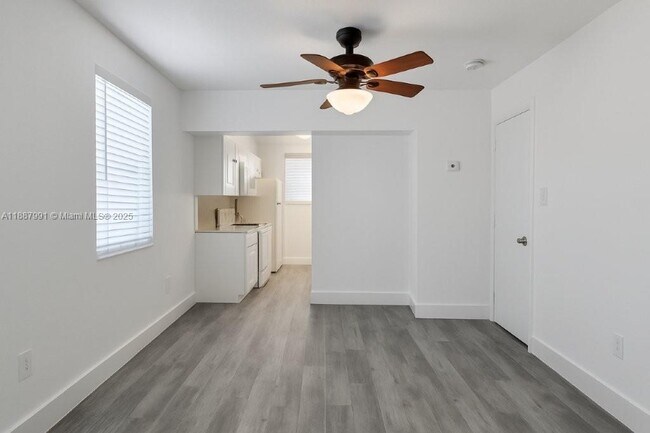 Foto del edificio - 2265 SW 15th St