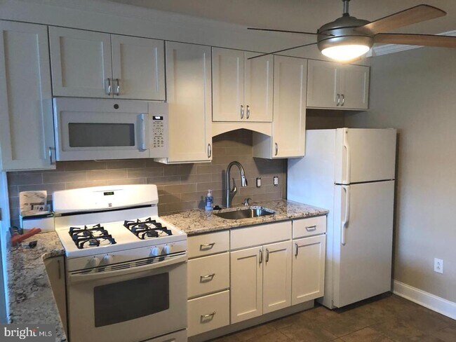 Foto del edificio - 9317 Cottage St