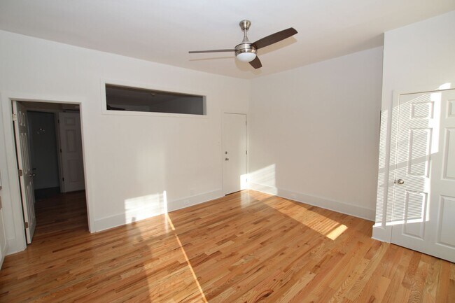 Foto del edificio - 454 E Girard Ave