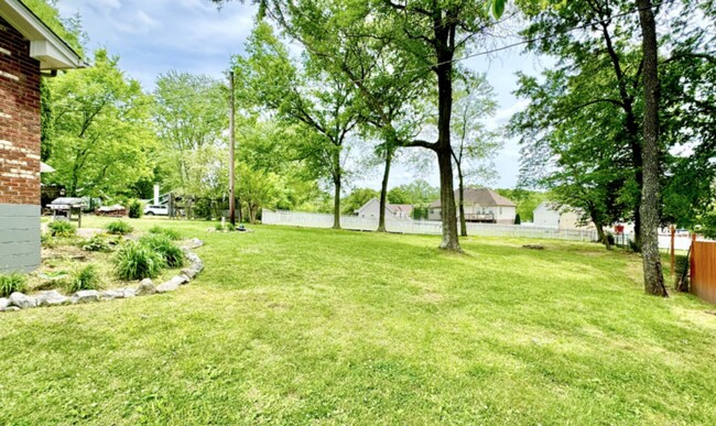 Building Photo - Beautiful 2-bedroom,1-bath home conveniently located near shopping, dining, schools, and Fort Cam...