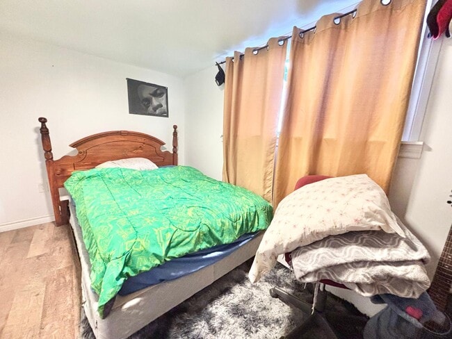 Building Photo - 102 Embleton Ave