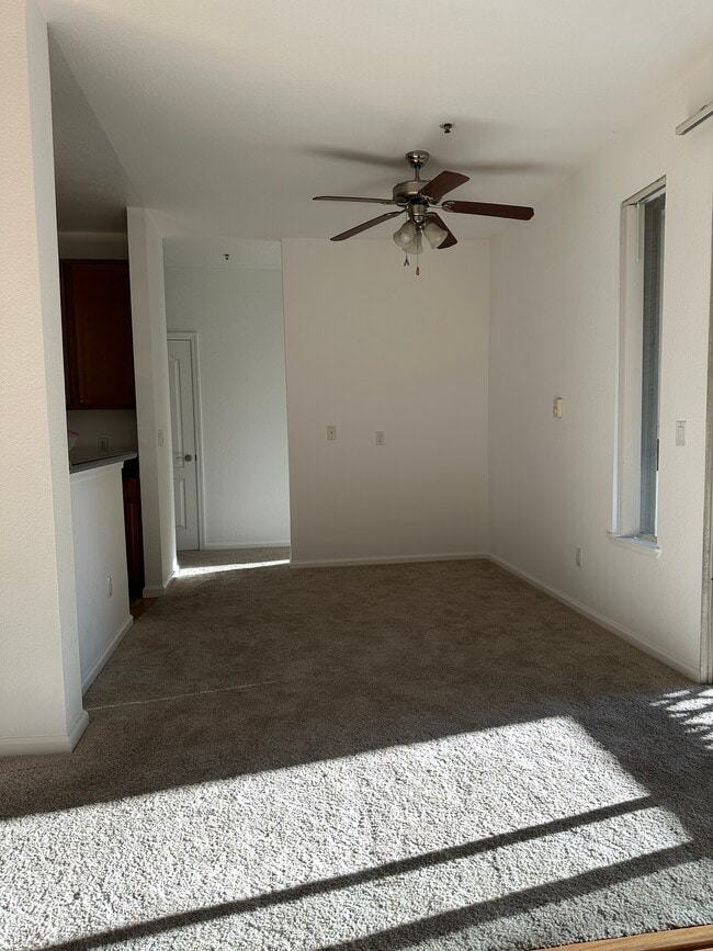 Área de comedor - 3695 Stevenson Blvd