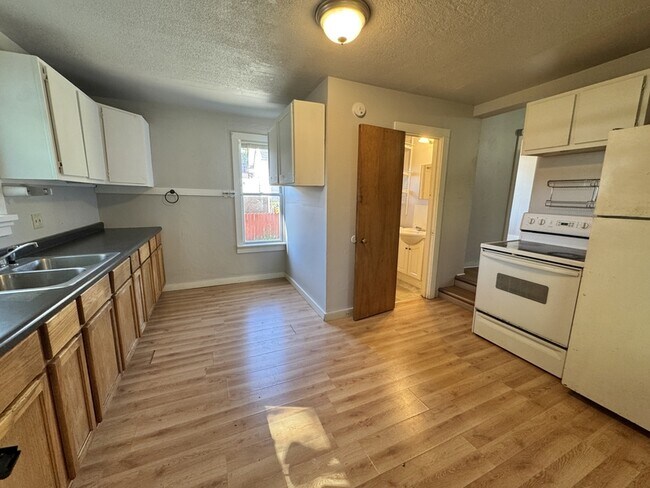 Foto del edificio - 1370 Harvey St