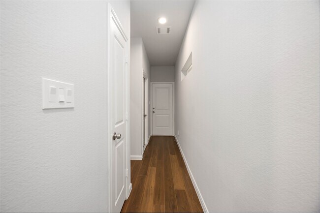 Foto del edificio - 4938 Paradigm Ln